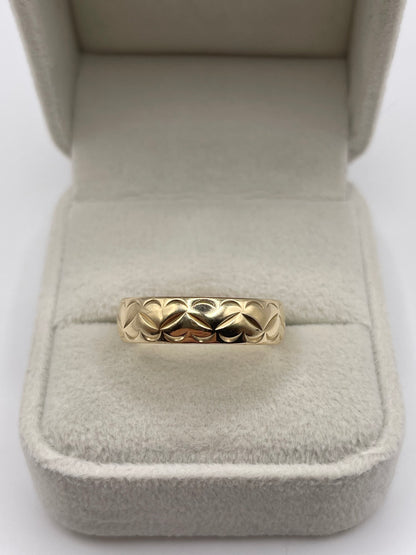 9ct gold patterned band
