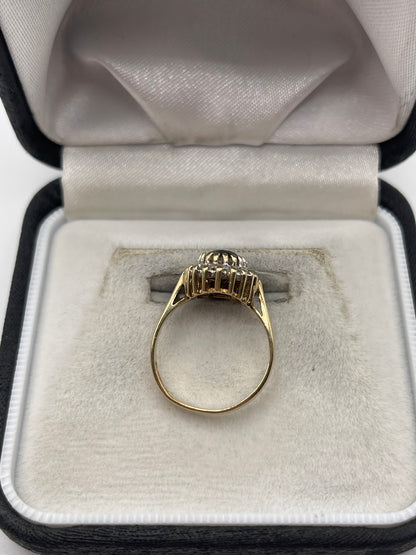 9ct gold sapphire and discomfort ring