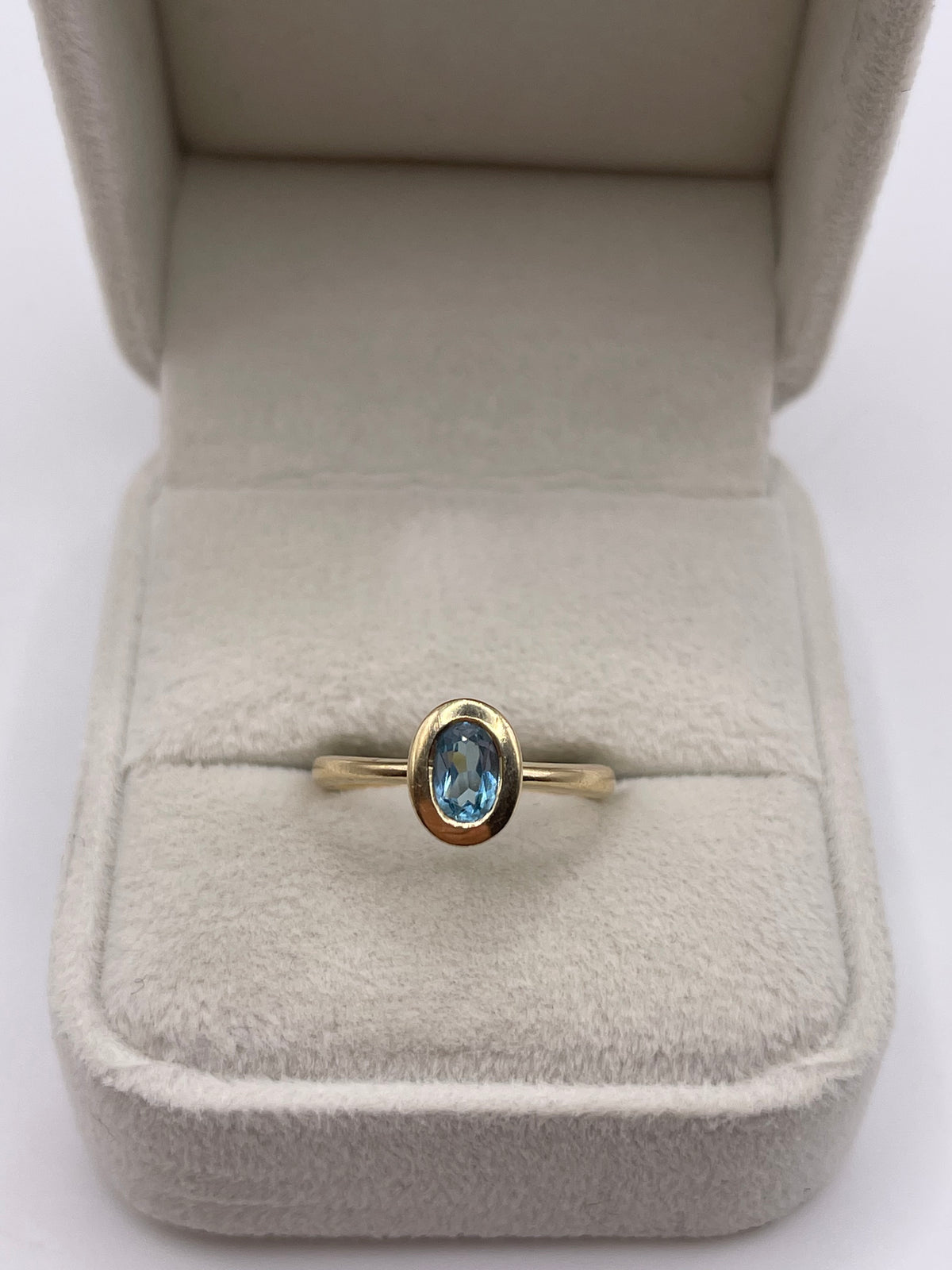 9ct gold topaz ring