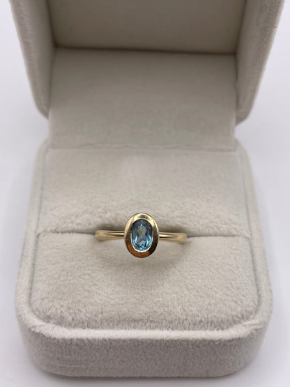 9ct gold topaz ring