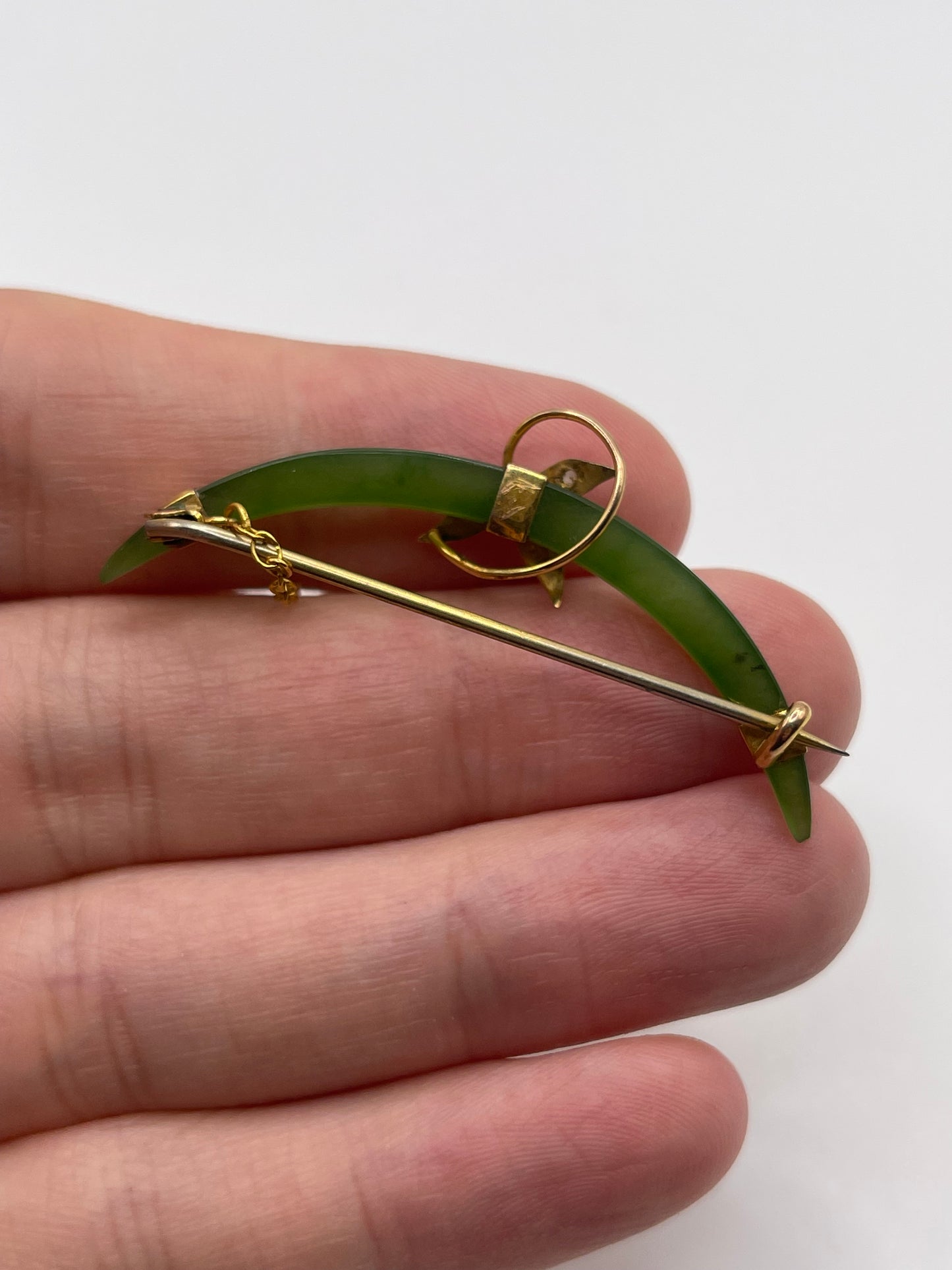 Antique 9ct gold jade and pearl brooch