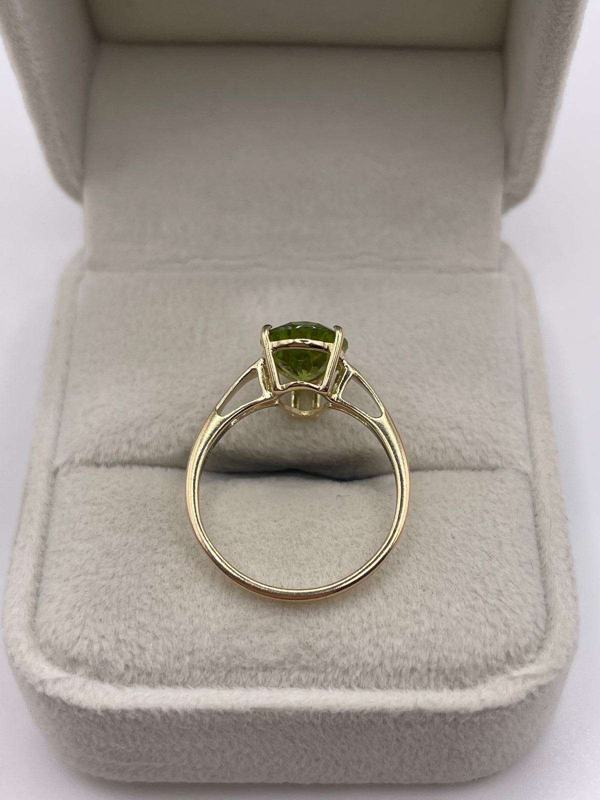 9ct gold peridot ring
