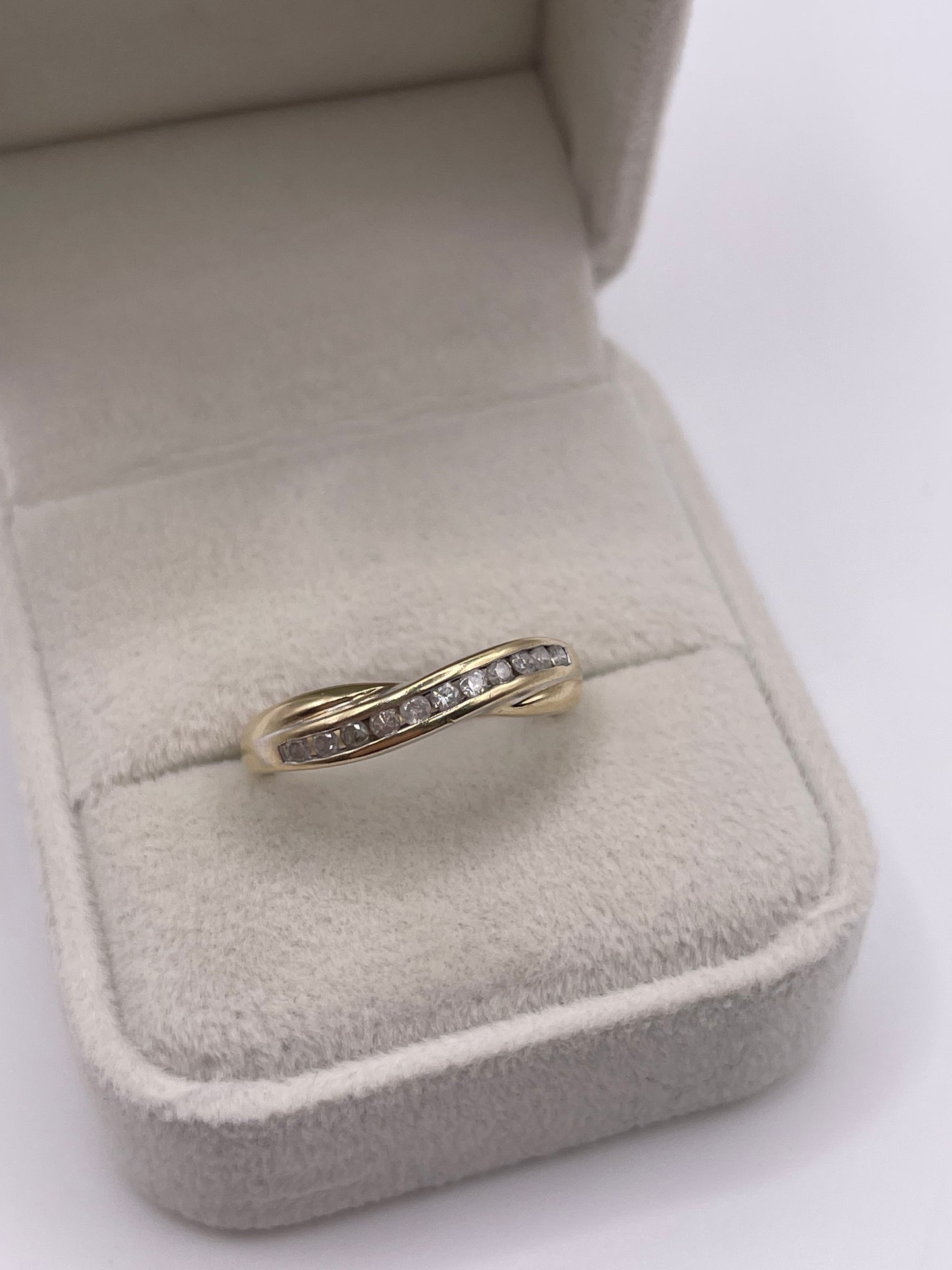 9ct gold diamond ring