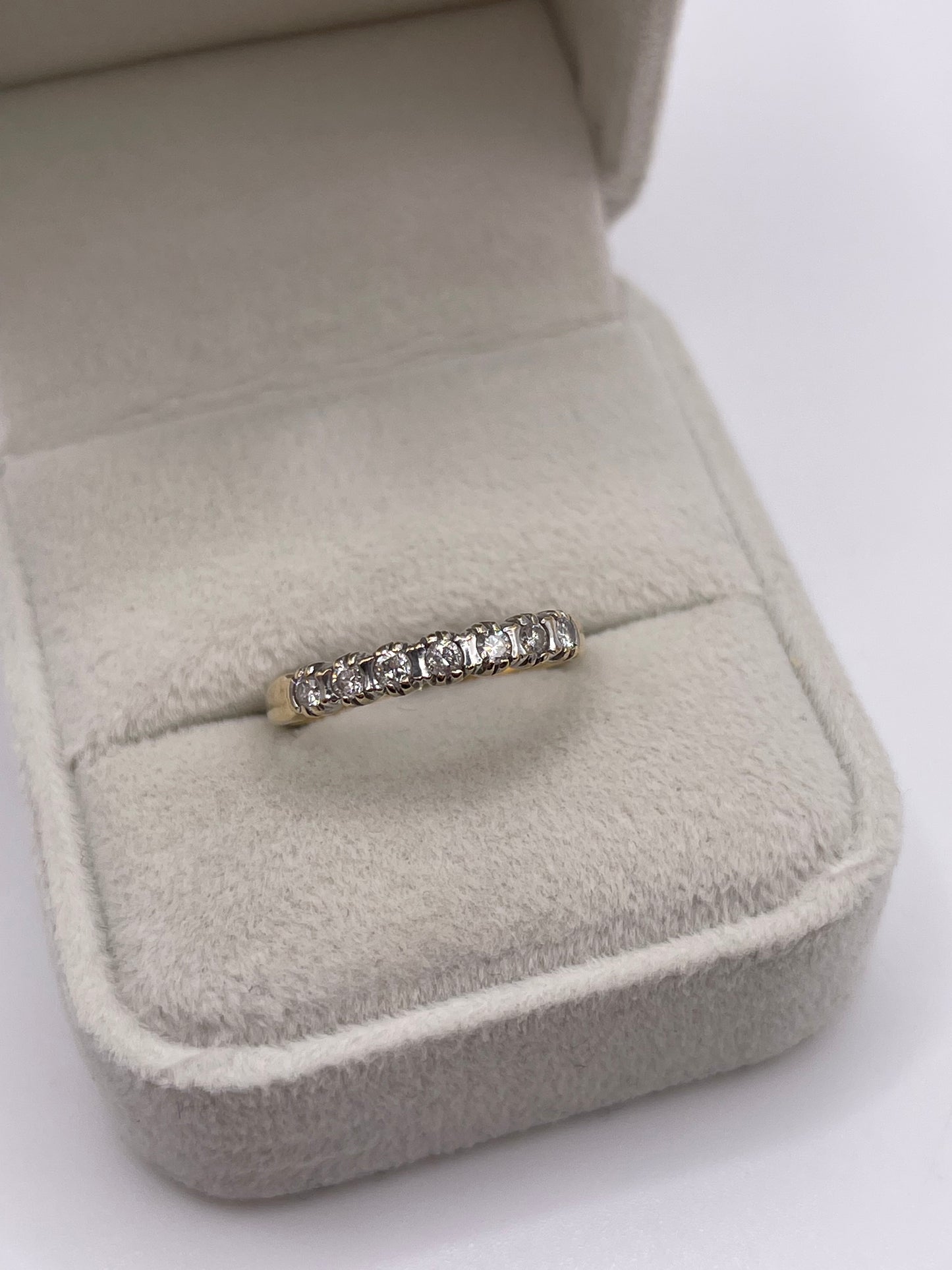 9ct gold diamond ring