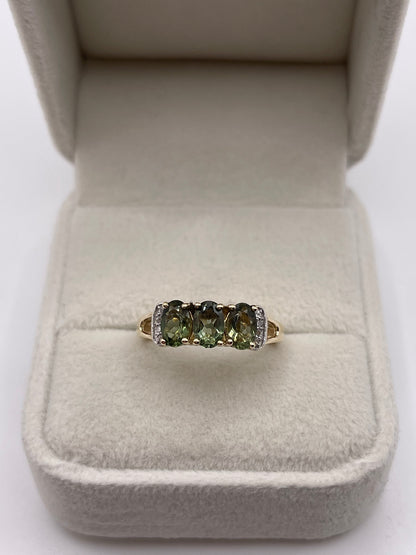 9ct gold green sapphire and zircon ring