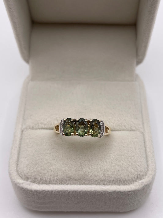 9ct gold green sapphire and zircon ring