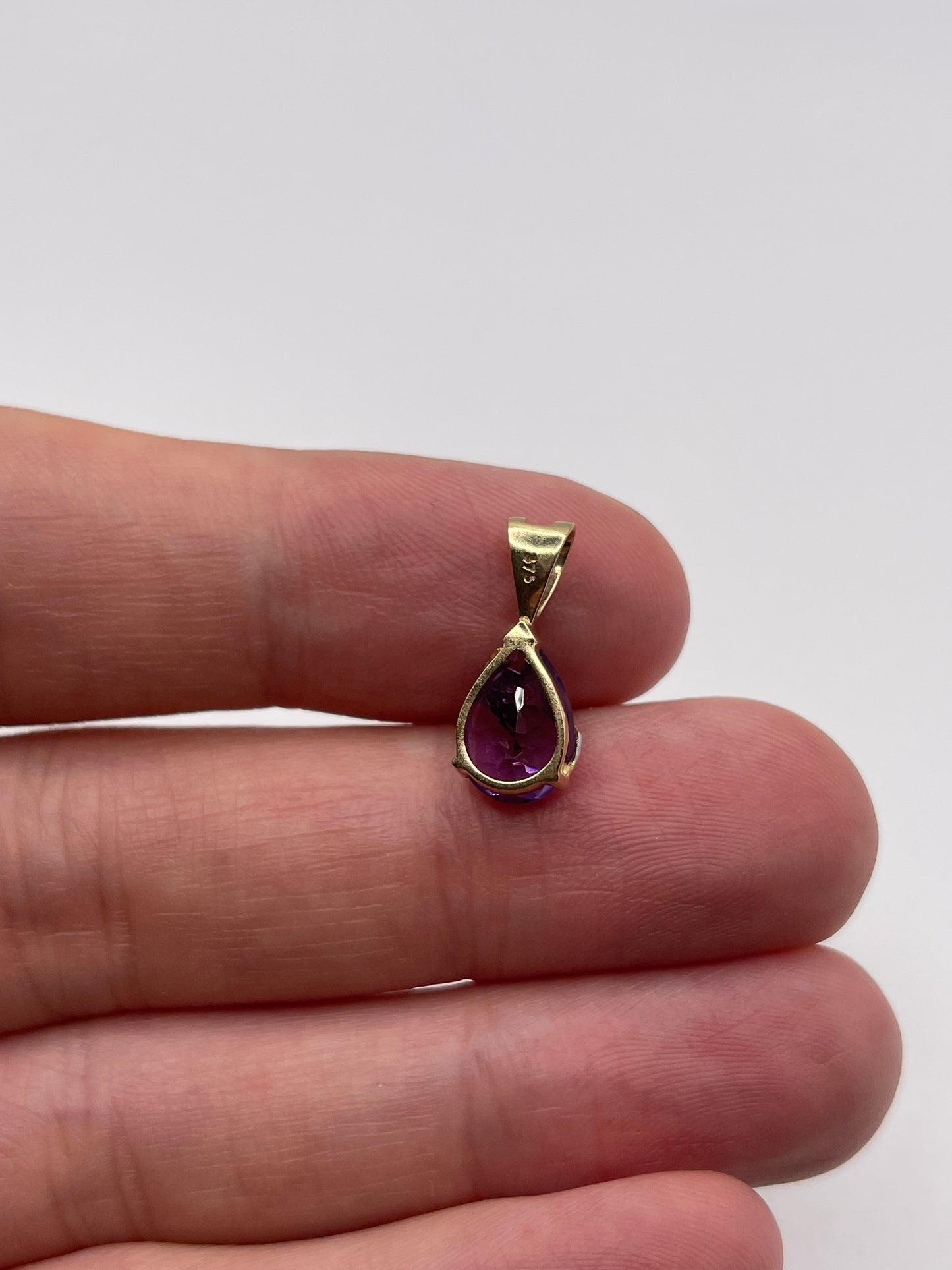 9ct gold amethyst and diamond pendant