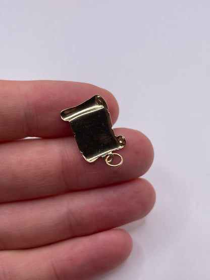 9ct gold scroll pendant