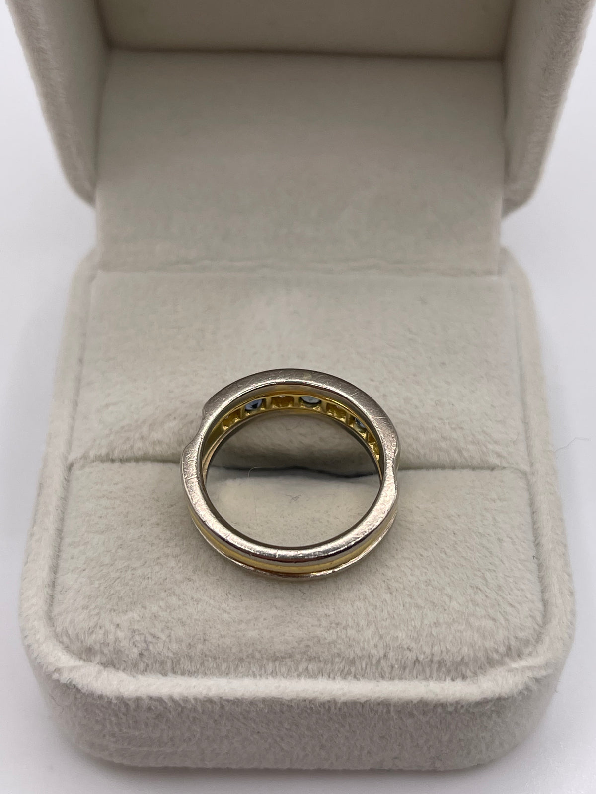 18ct gold sapphire and diamond ring