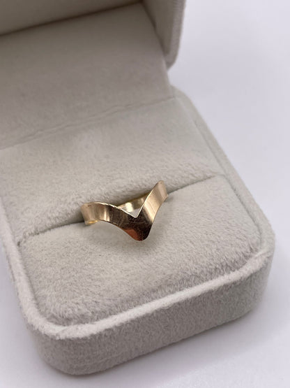 9ct gold wishbone ring