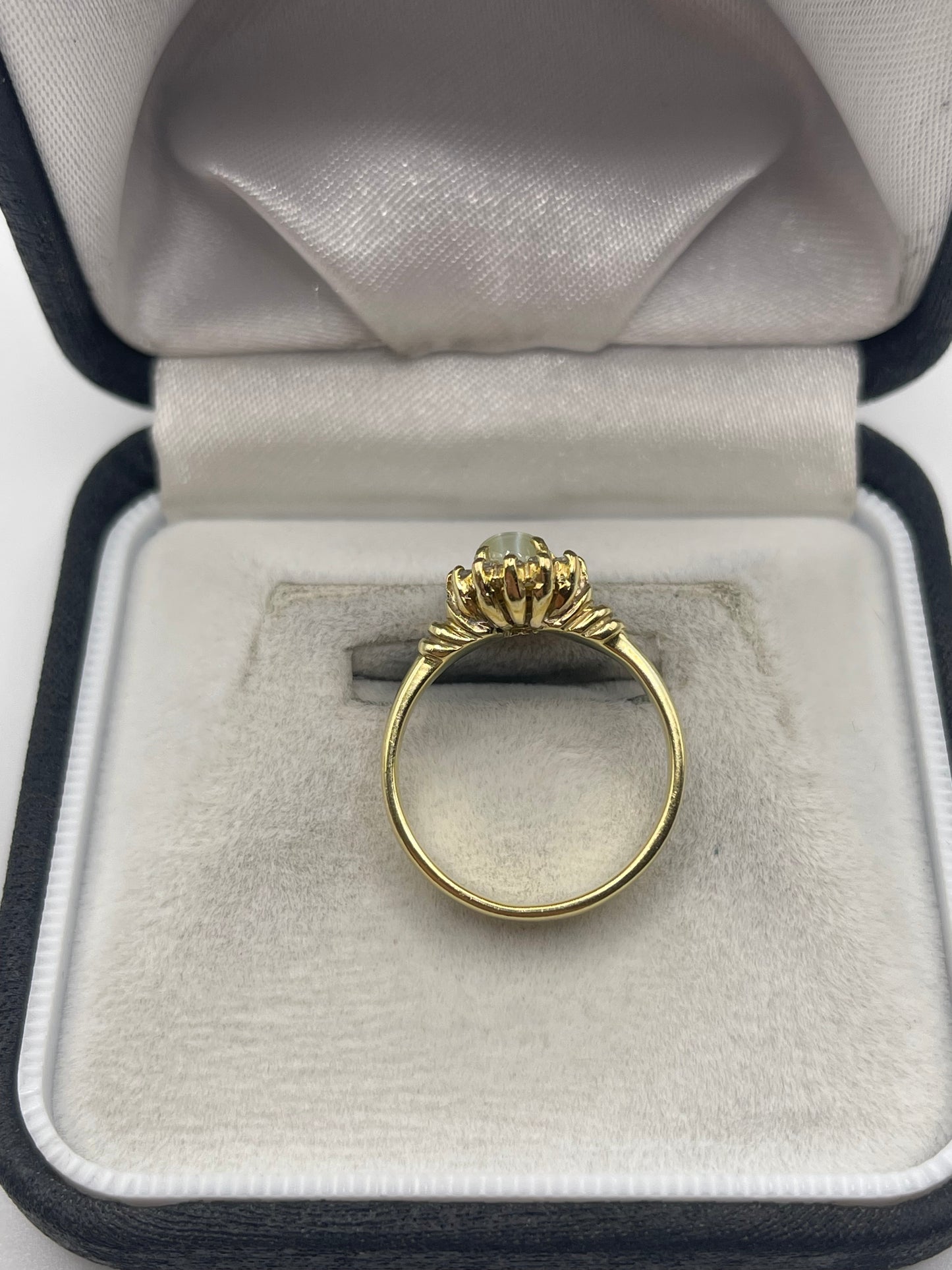 18ct gold cats eye chrysoberyl and diamond ring