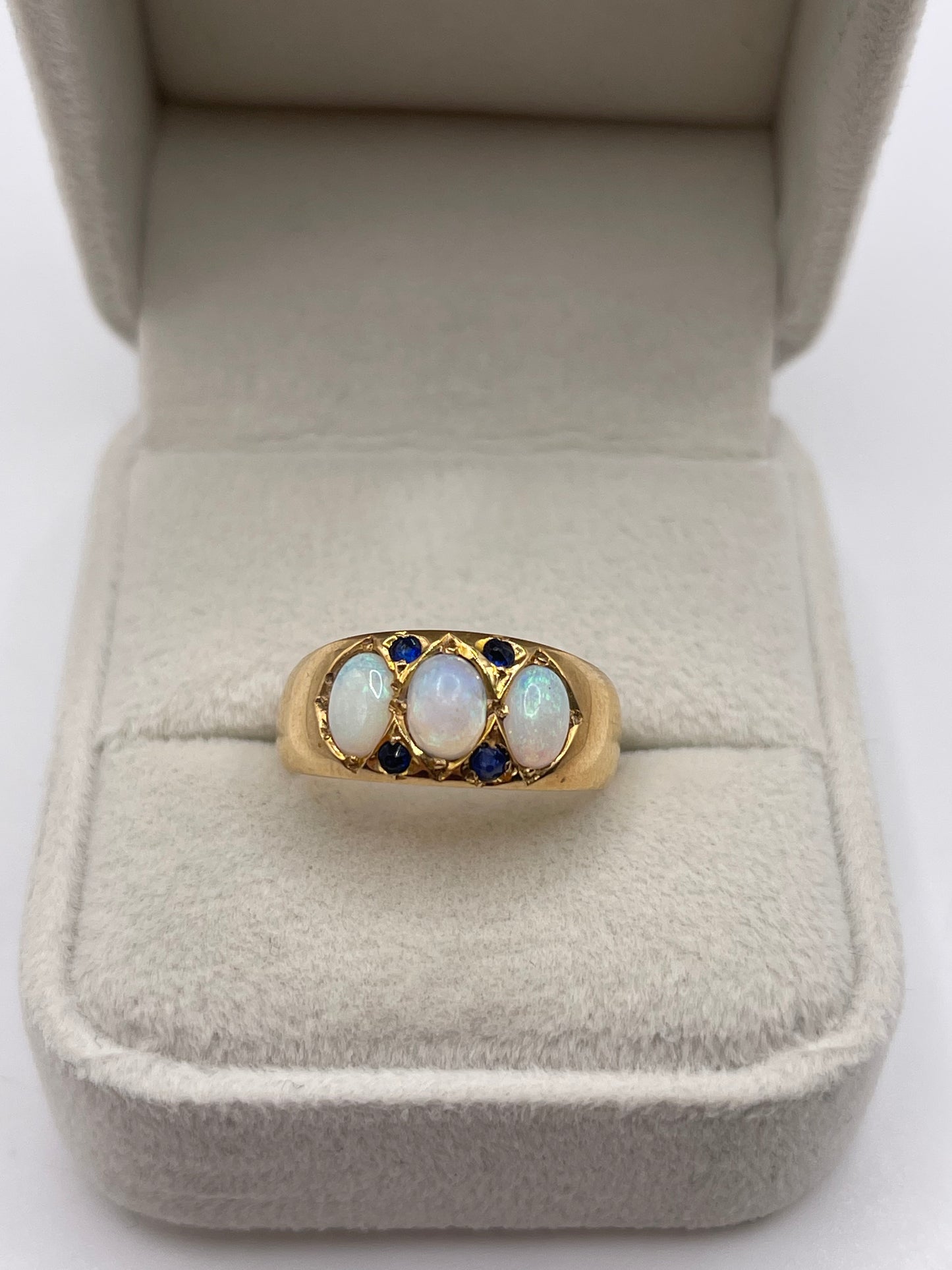14ct gold opal and sapphire ring