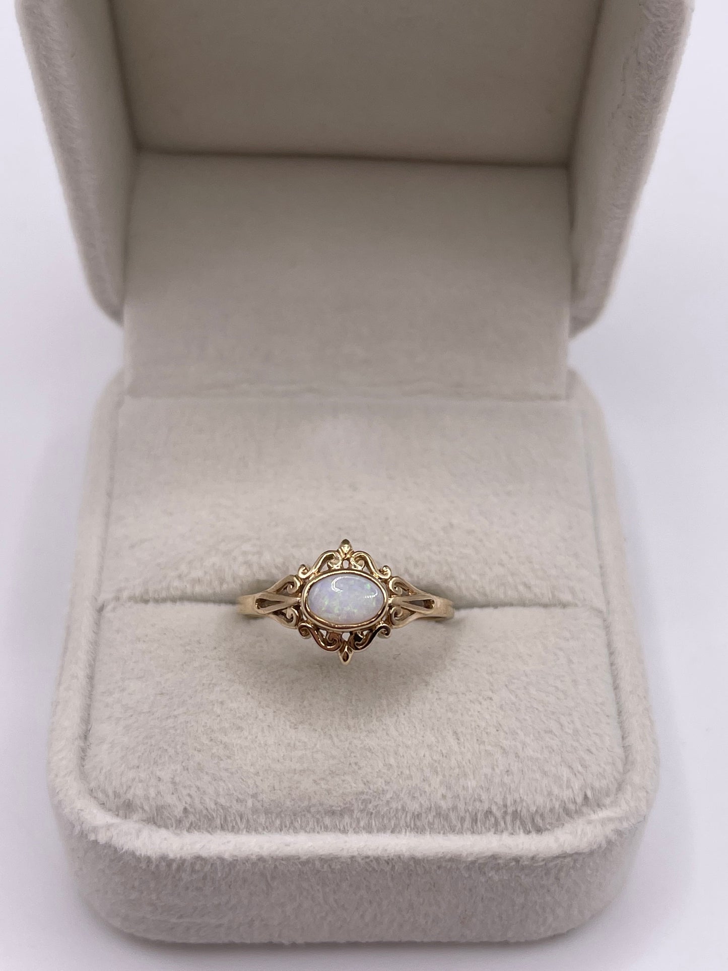 9ct gold opal ring