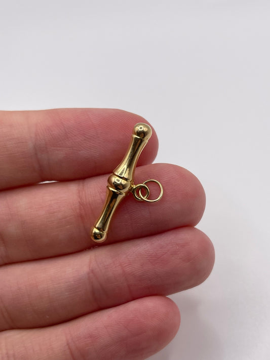 9ct gold T bar pendant