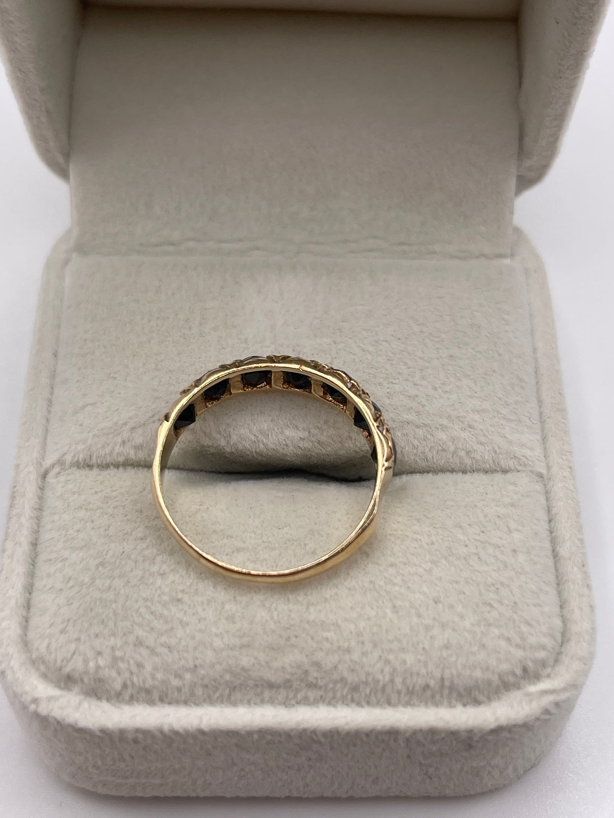 9ct gold sapphire ring