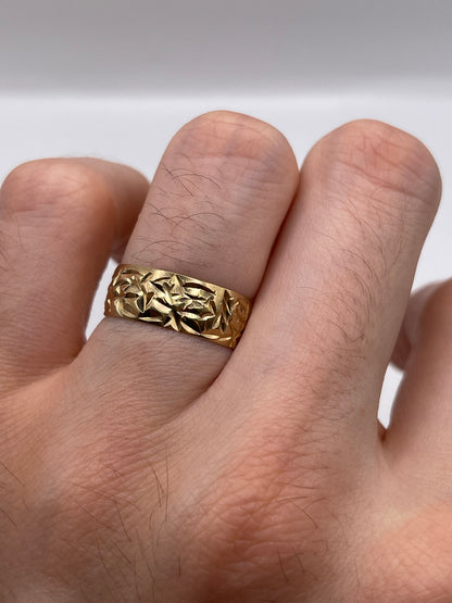 9ct gold patterned band