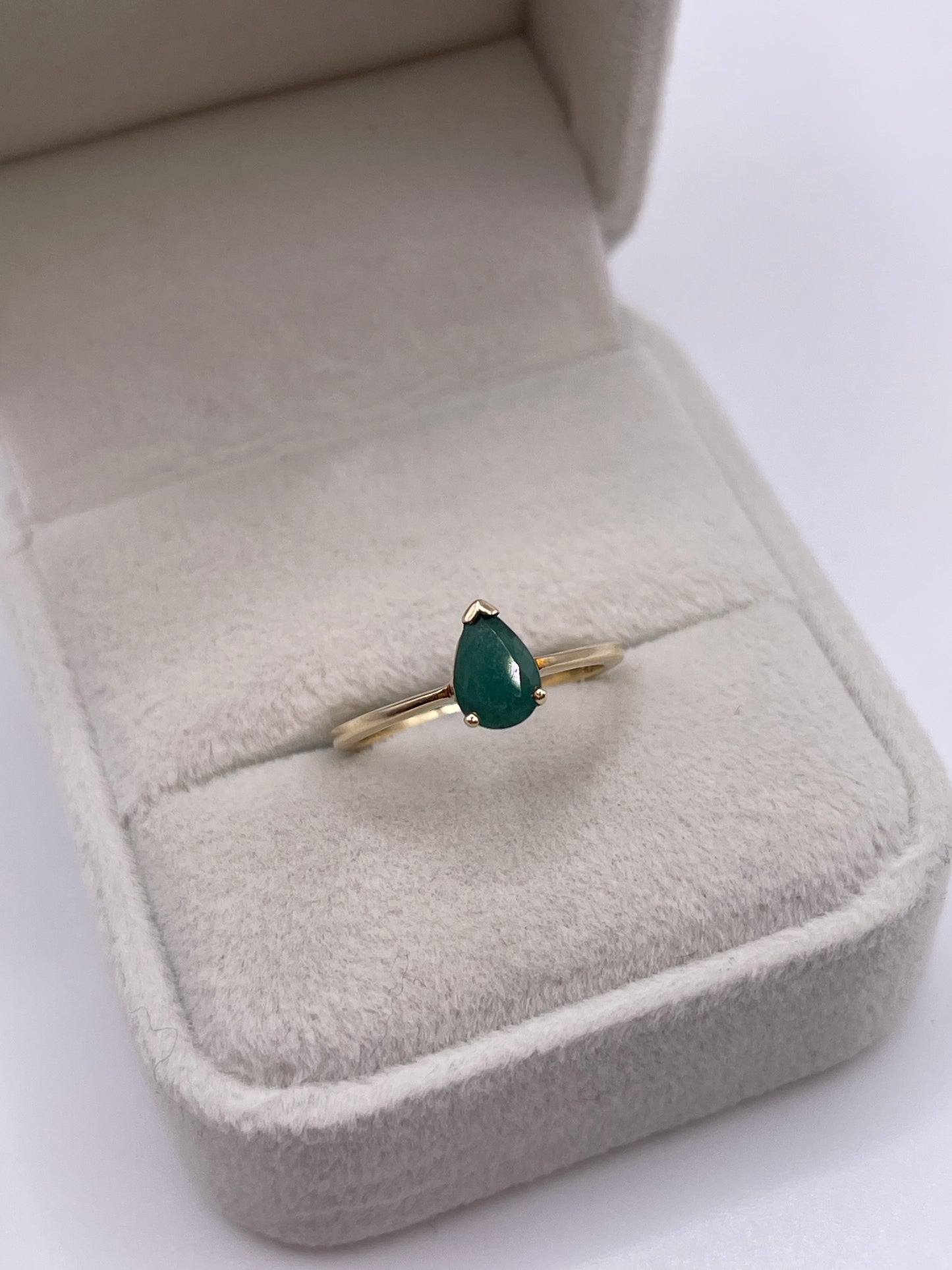9ct gold emerald ring