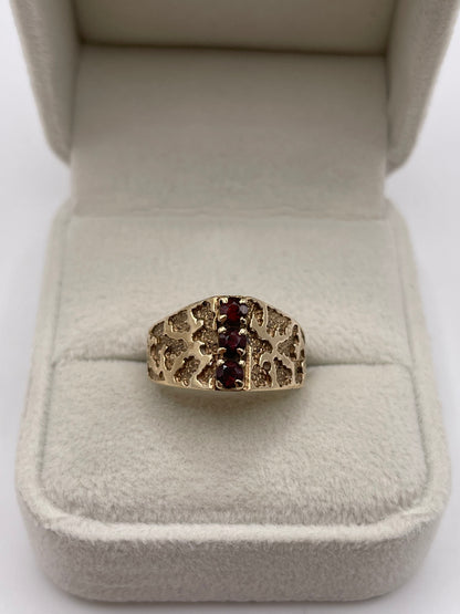 9ct gold garnet ring