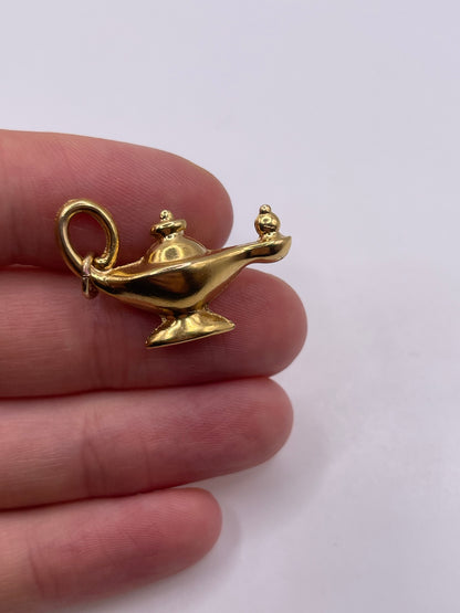 9ct gold genie lamp charm