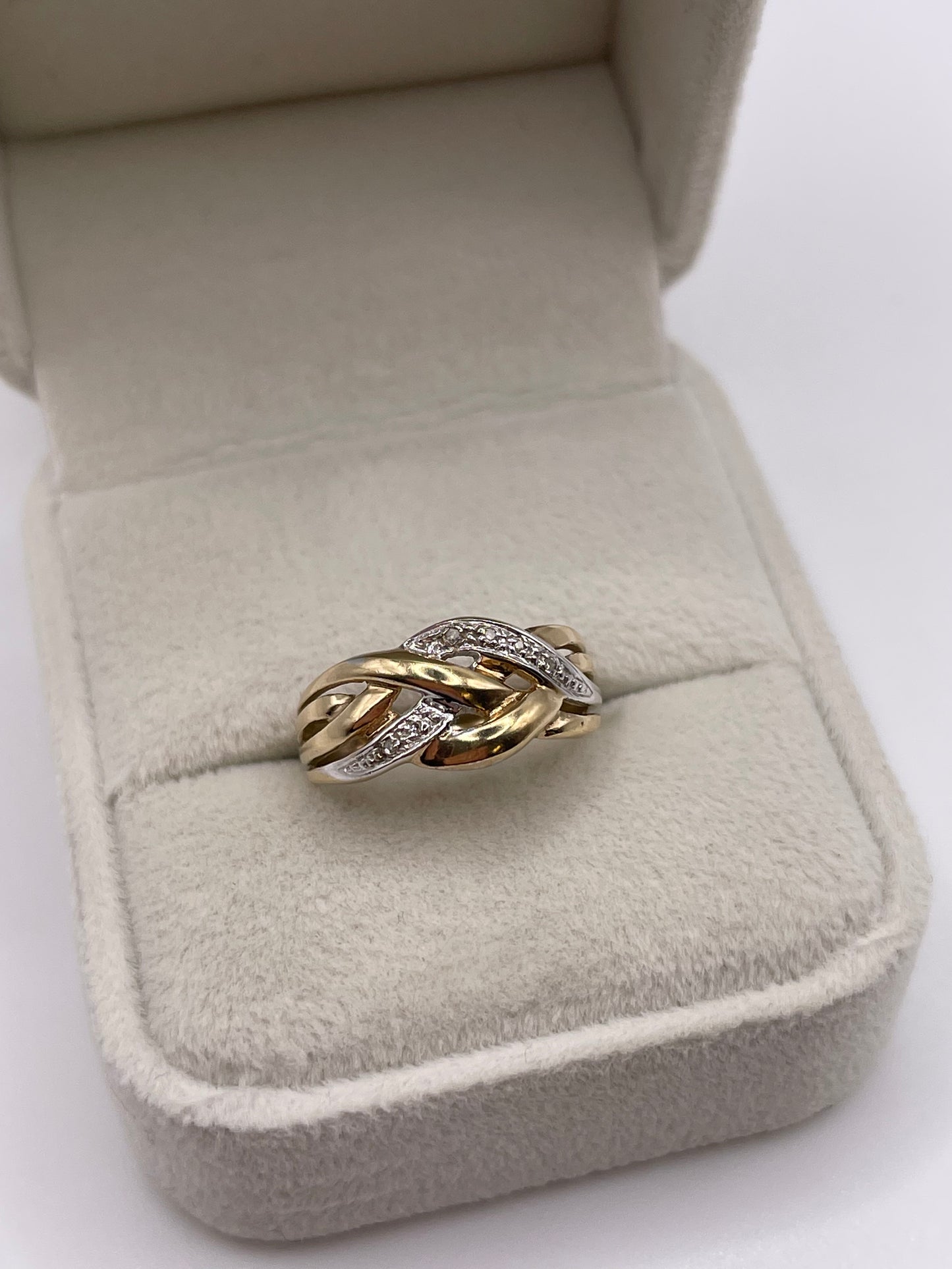 9ct gold diamond ring