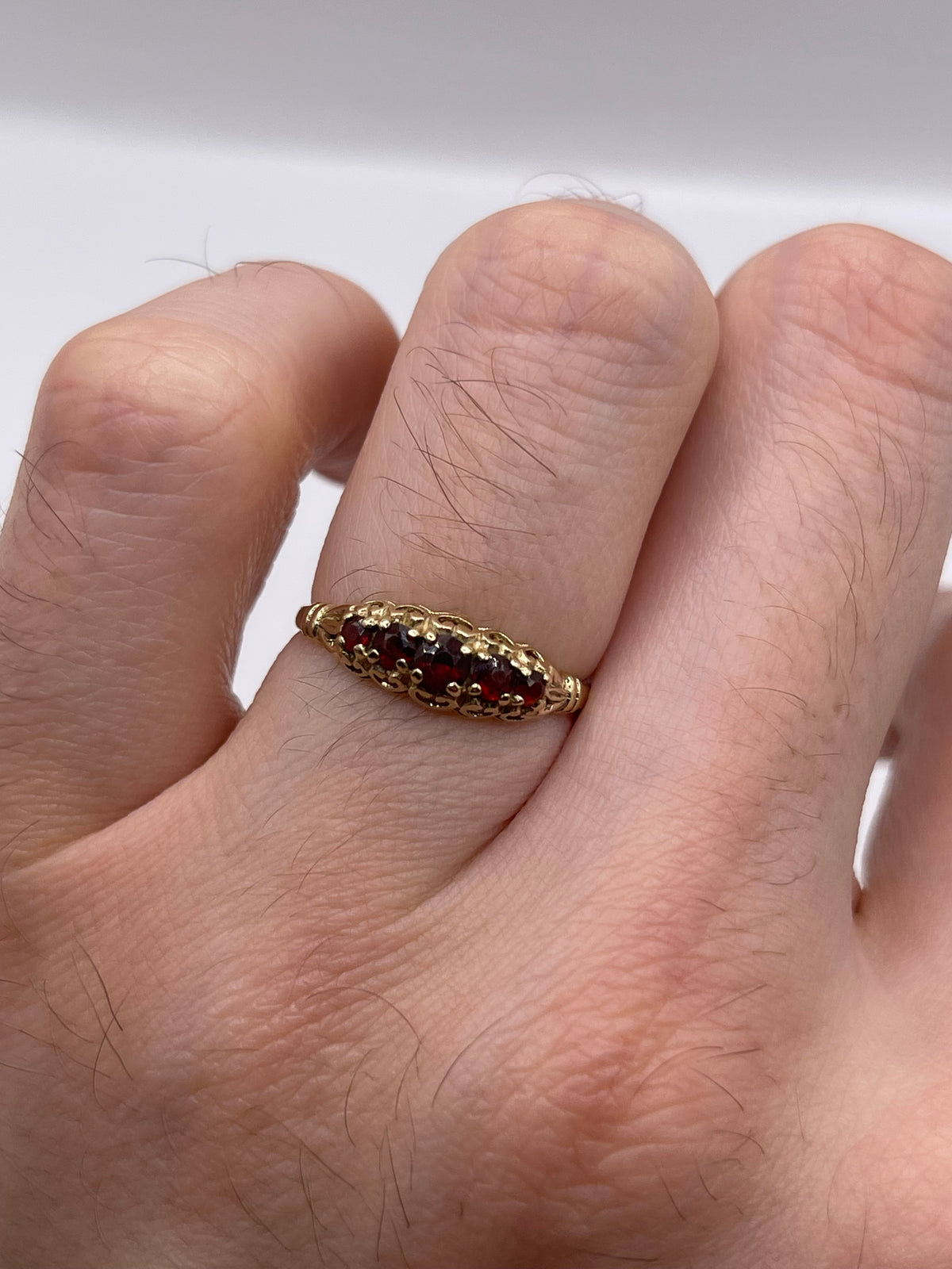 9ct gold garnet ring