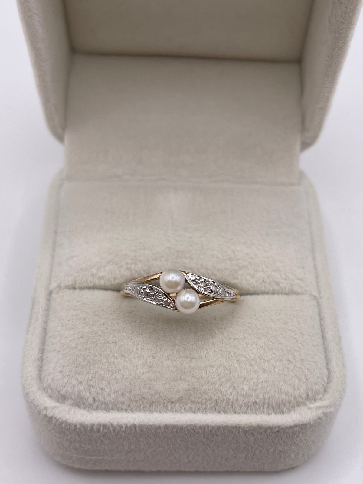 9ct gold pearl and diamond ring