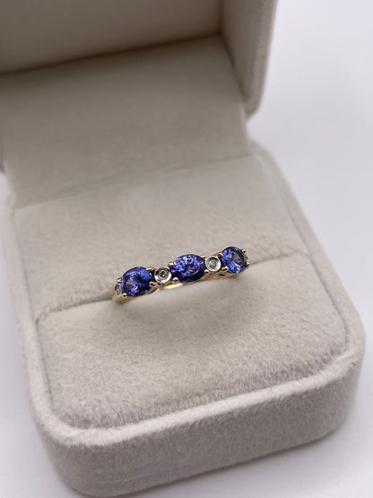 9ct gold tanzanite and diamond ring