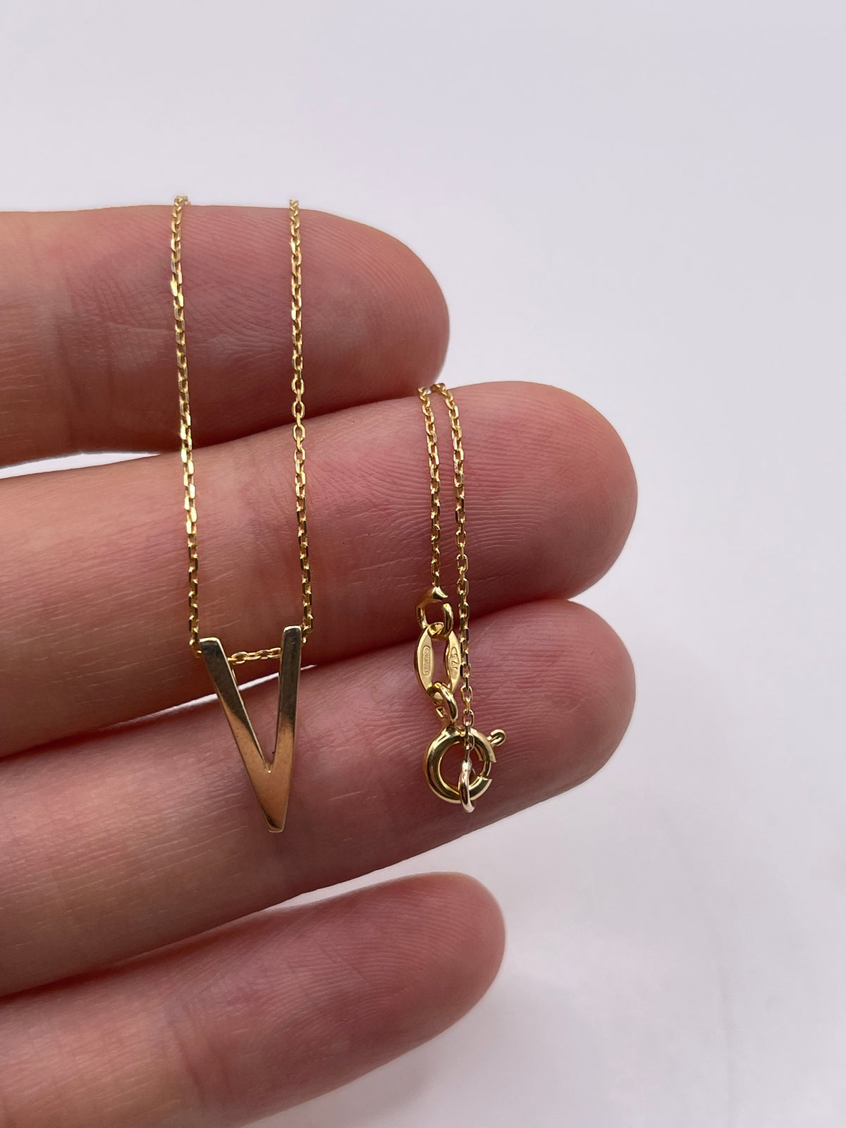 9ct gold initial V necklace