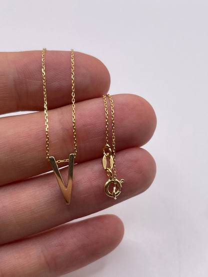 9ct gold initial V necklace