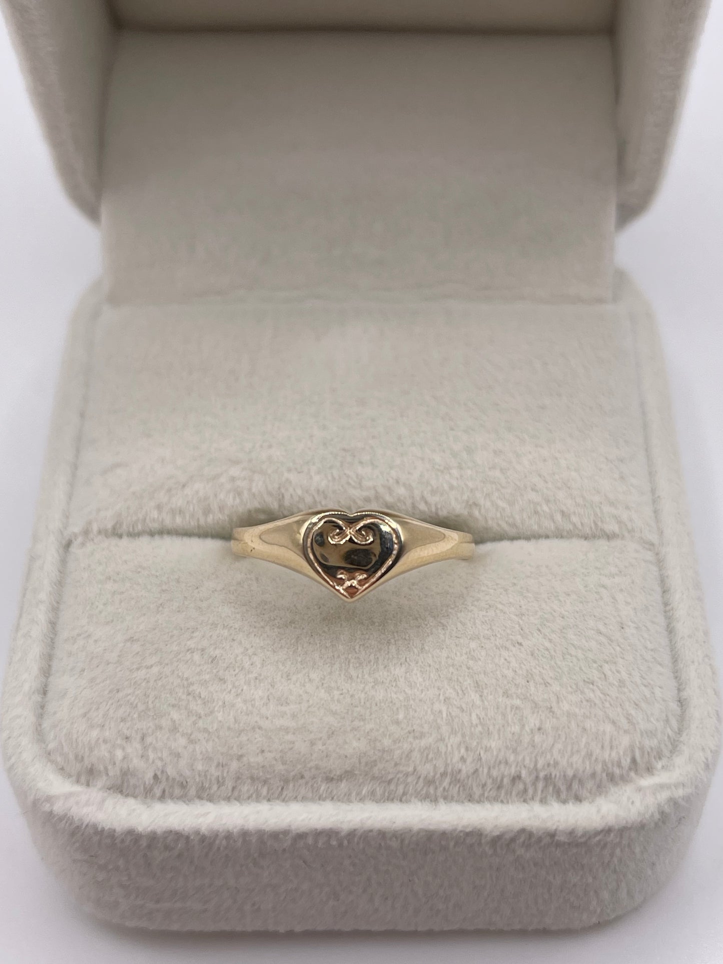 9ct gold heart signet ring
