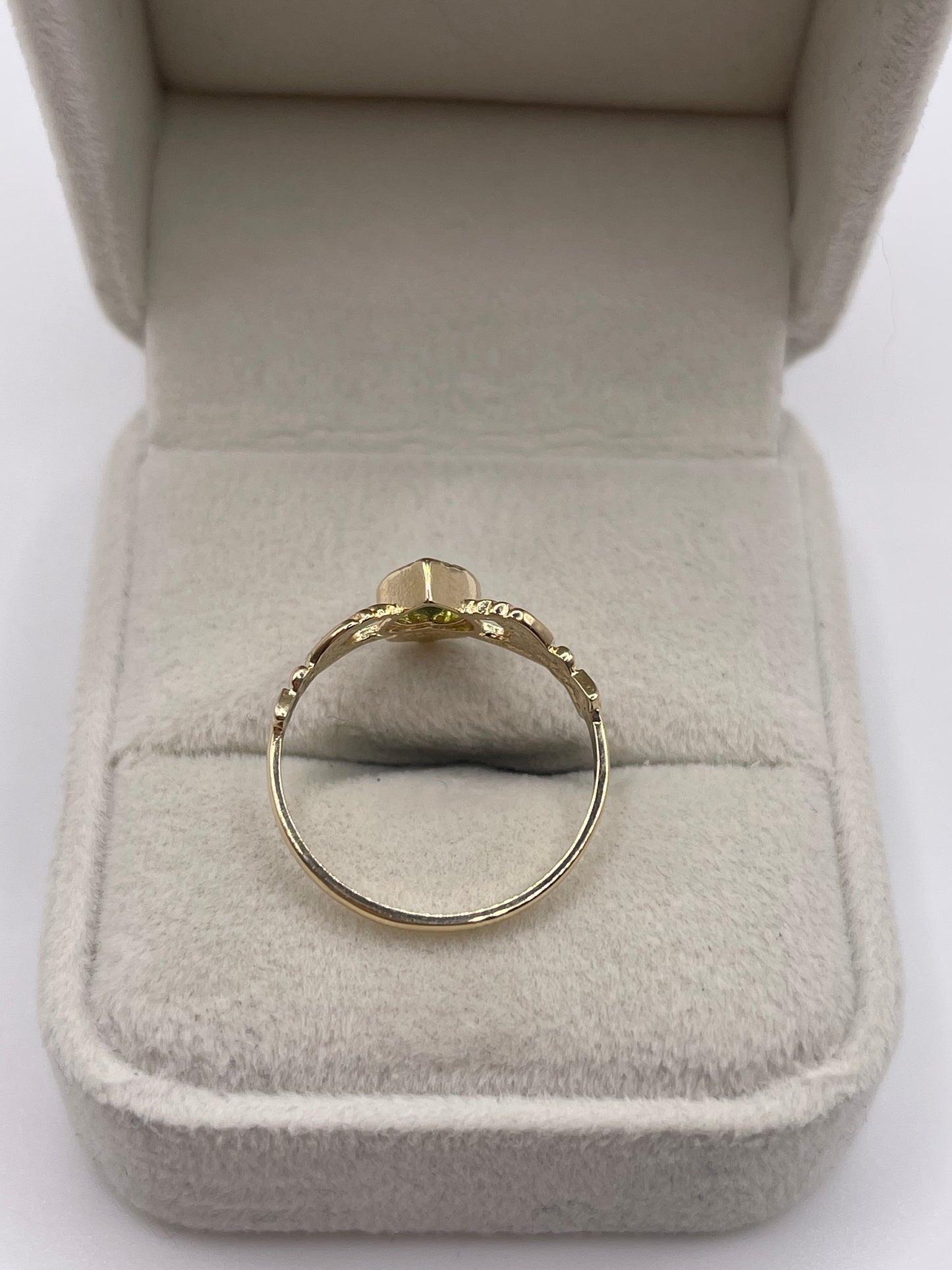 9ct gold peridot claddagh ring