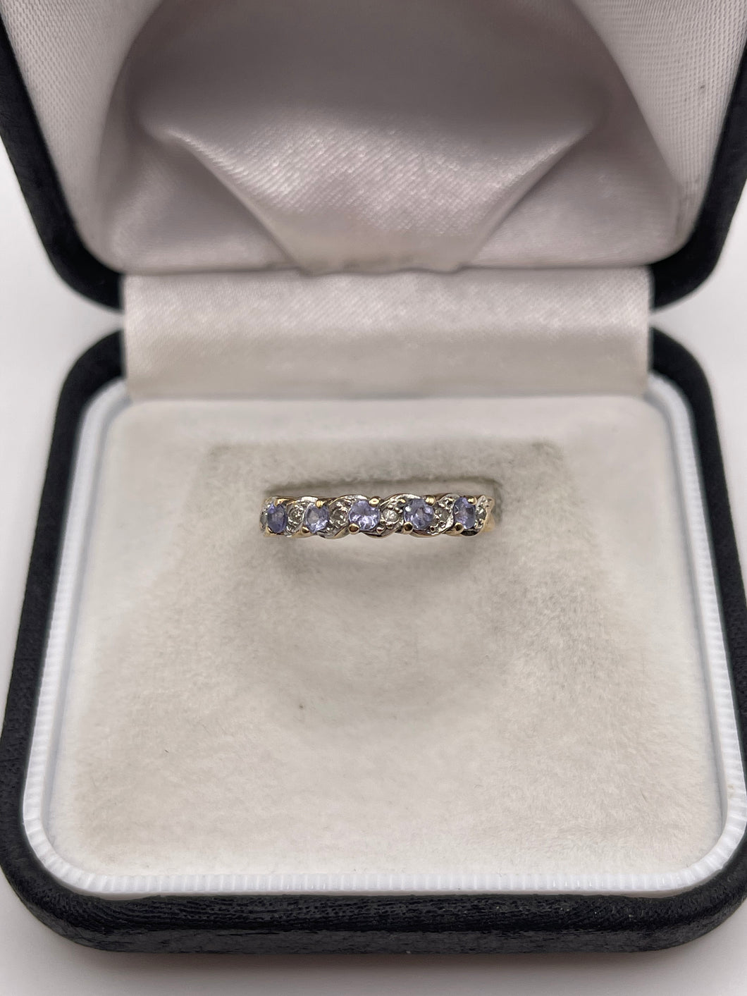 9ct gold tanzanite and diamond ring