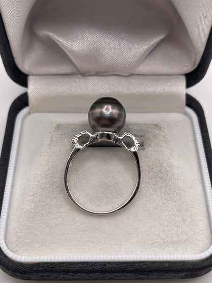 9ct white gold pearl and diamond ring