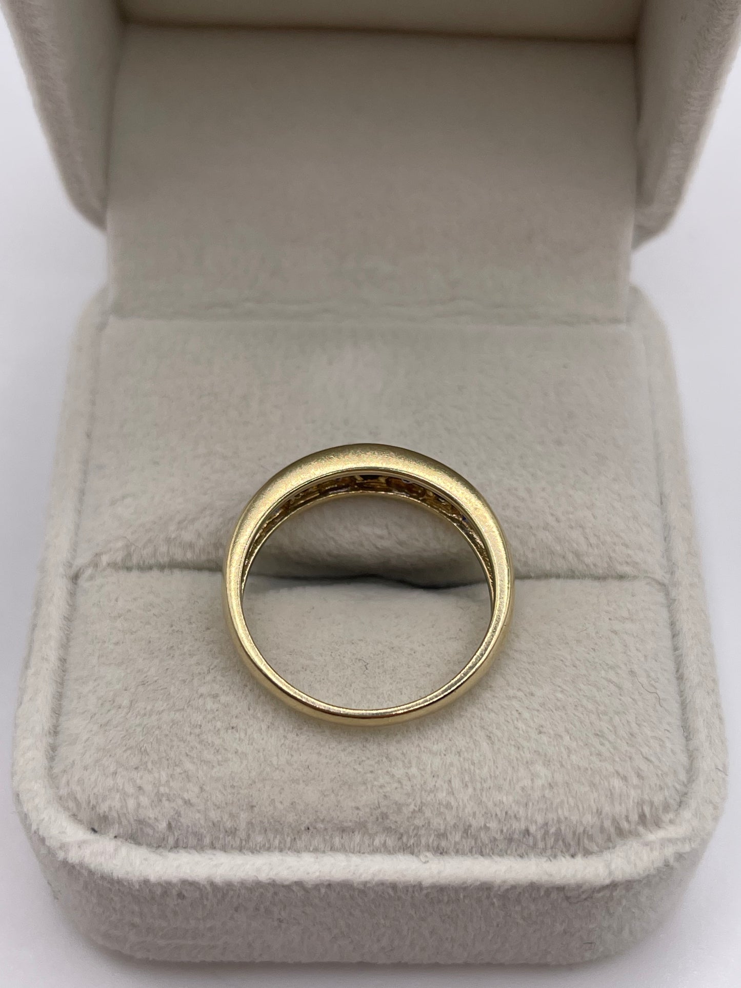 9ct gold tanzanite and diamond ring