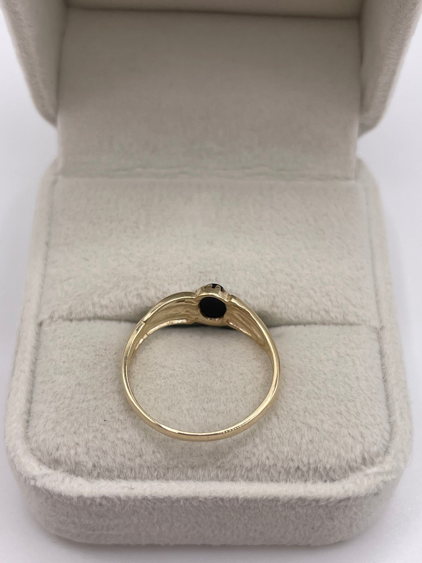 9ct gold onyx ring