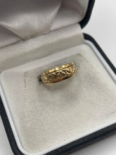Load image into Gallery viewer, 9ct gold patterned band
