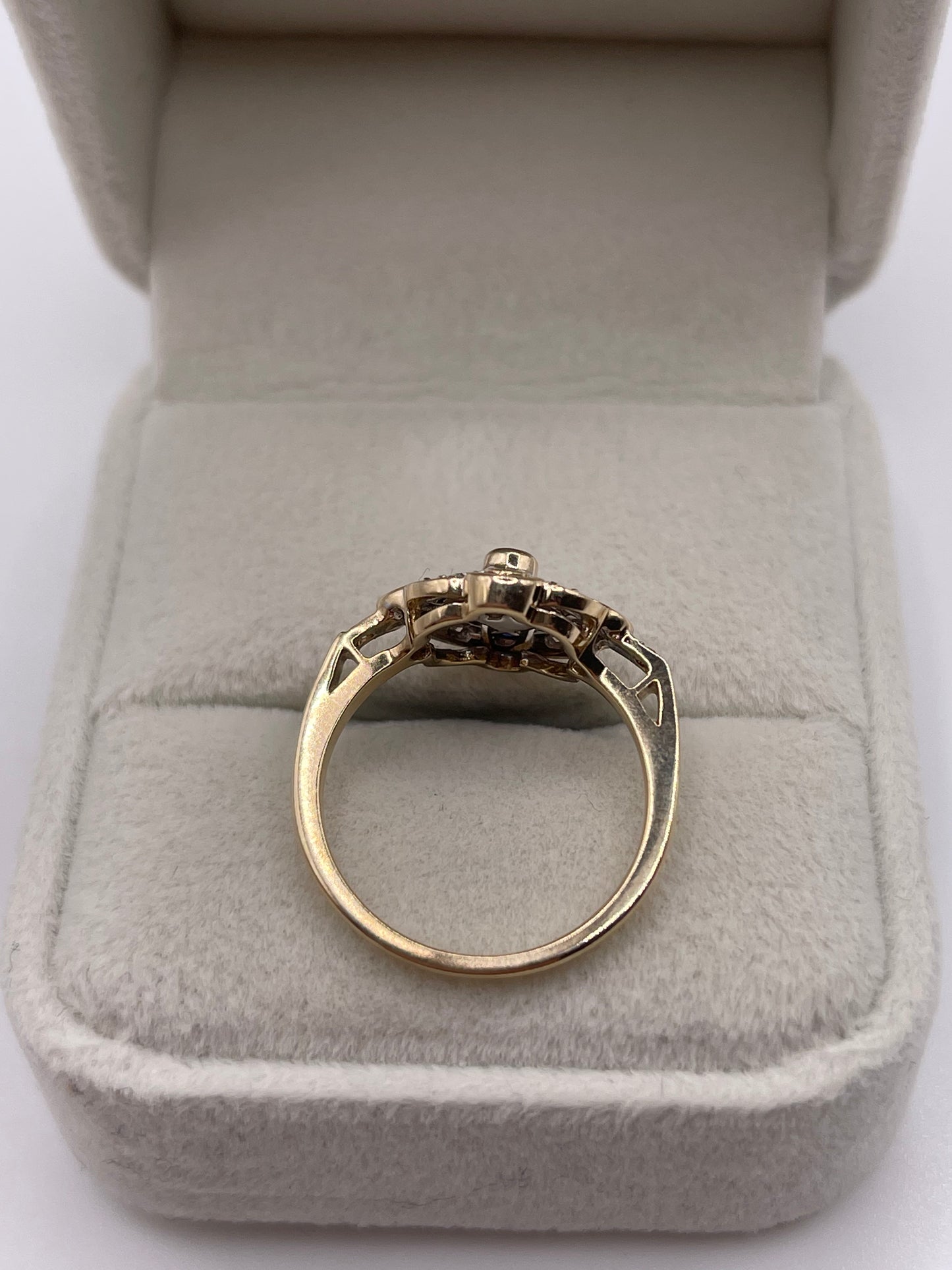 9ct gold sapphire and diamond ring