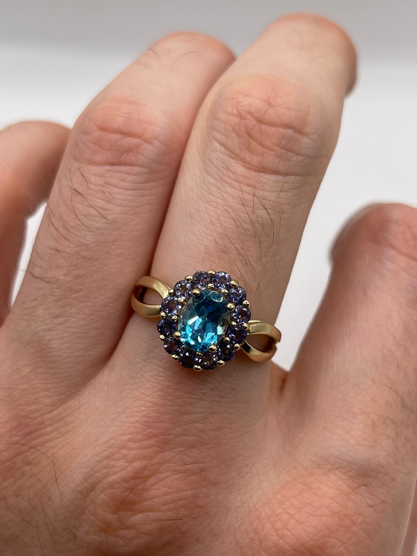 9ct gold topaz and iolite ring