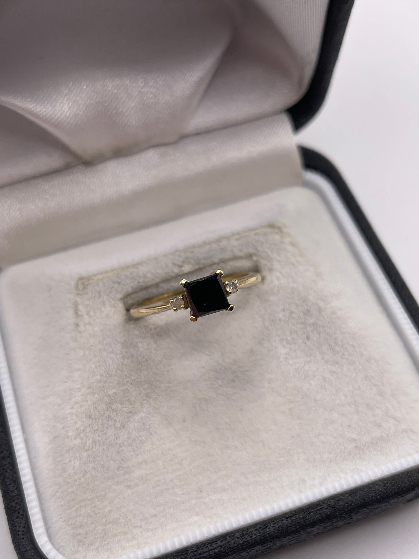 9ct gold diamond ring
