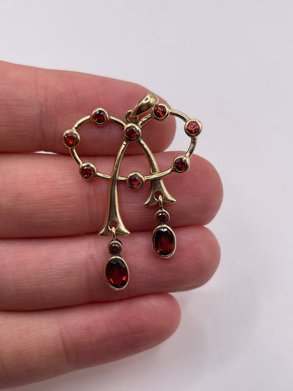 9ct gold garnet pendant