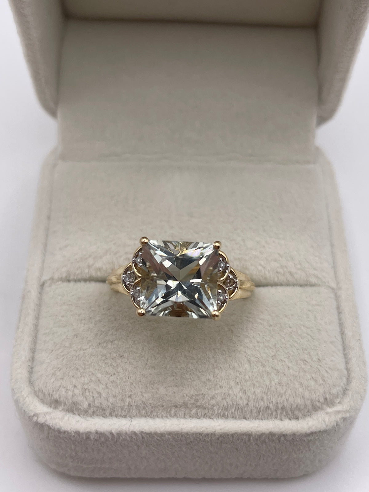 9ct gold green amethyst and diamond ring