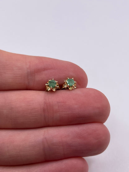9ct gold emerald stud earrings