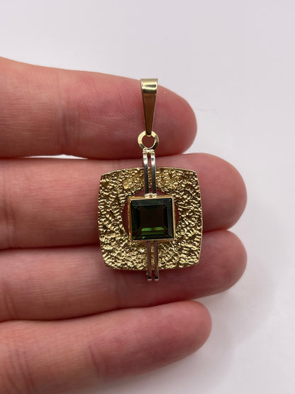 9ct gold paste pendant