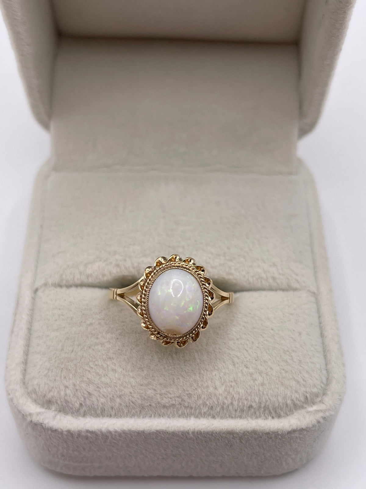 9ct gold opal ring