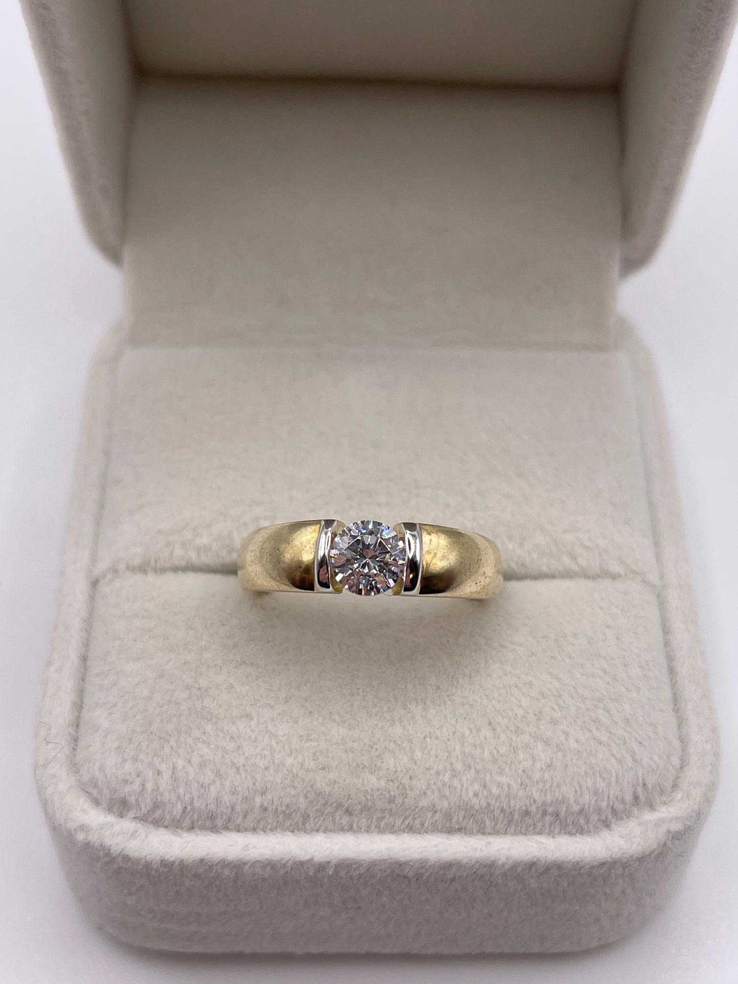 9ct gold cz ring