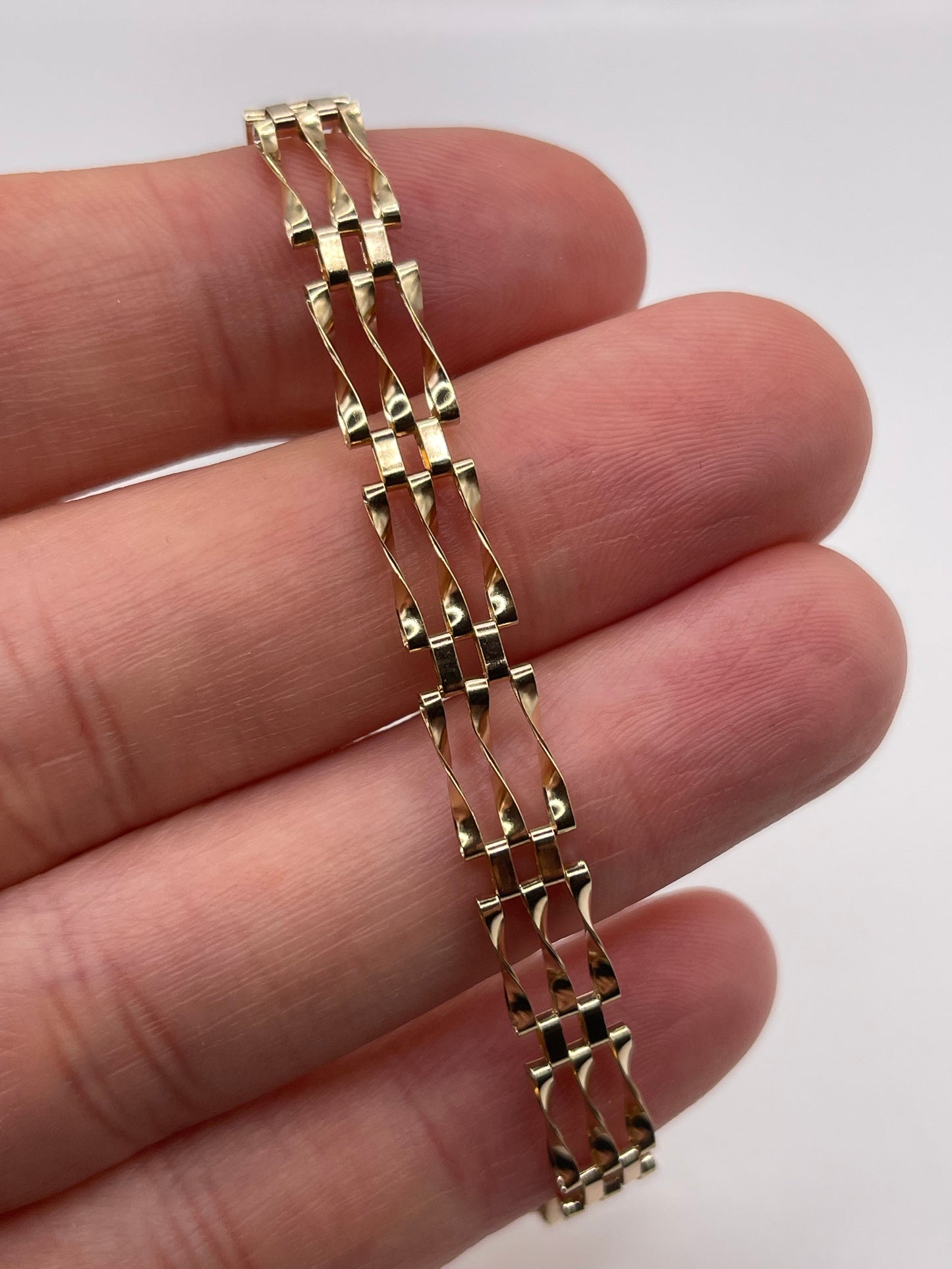 9ct gold padlock bracelet