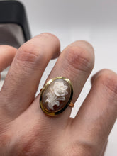 Load image into Gallery viewer, 18ct gold cameo ring
