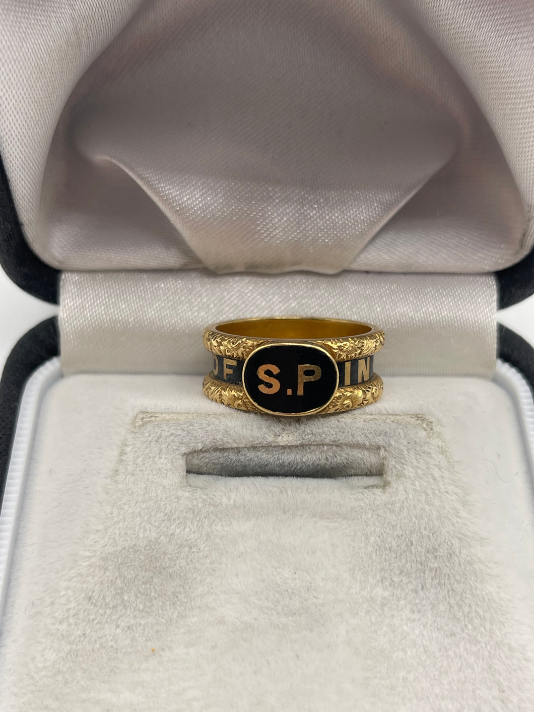Antique 18ct gold enamel mourning ring