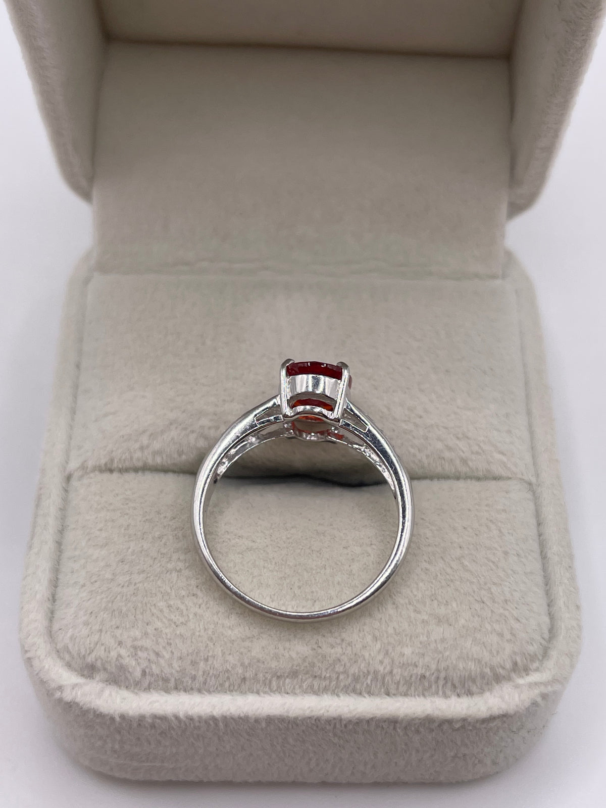 9ct white gold fancy sapphire ring