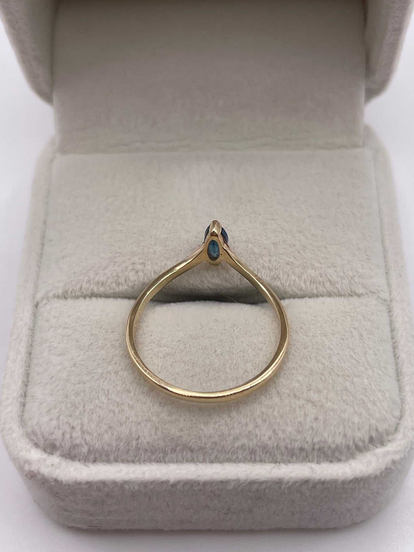 9ct gold topaz wishbone ring